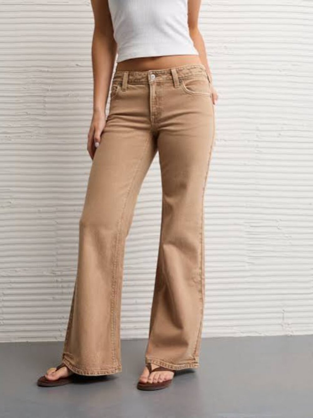 NWT American Eagle Outfitters Low-Rise Flare Jean